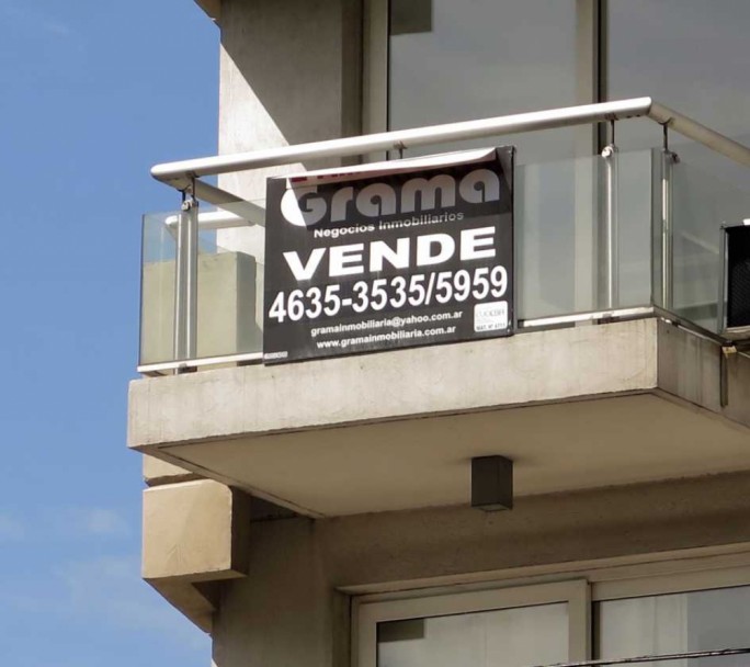 Afirman que siguen en baja los precios de casas y departamentos en el AMBA